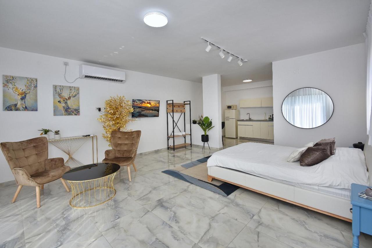 הסויטות של פולי Apartment Manot Exterior photo