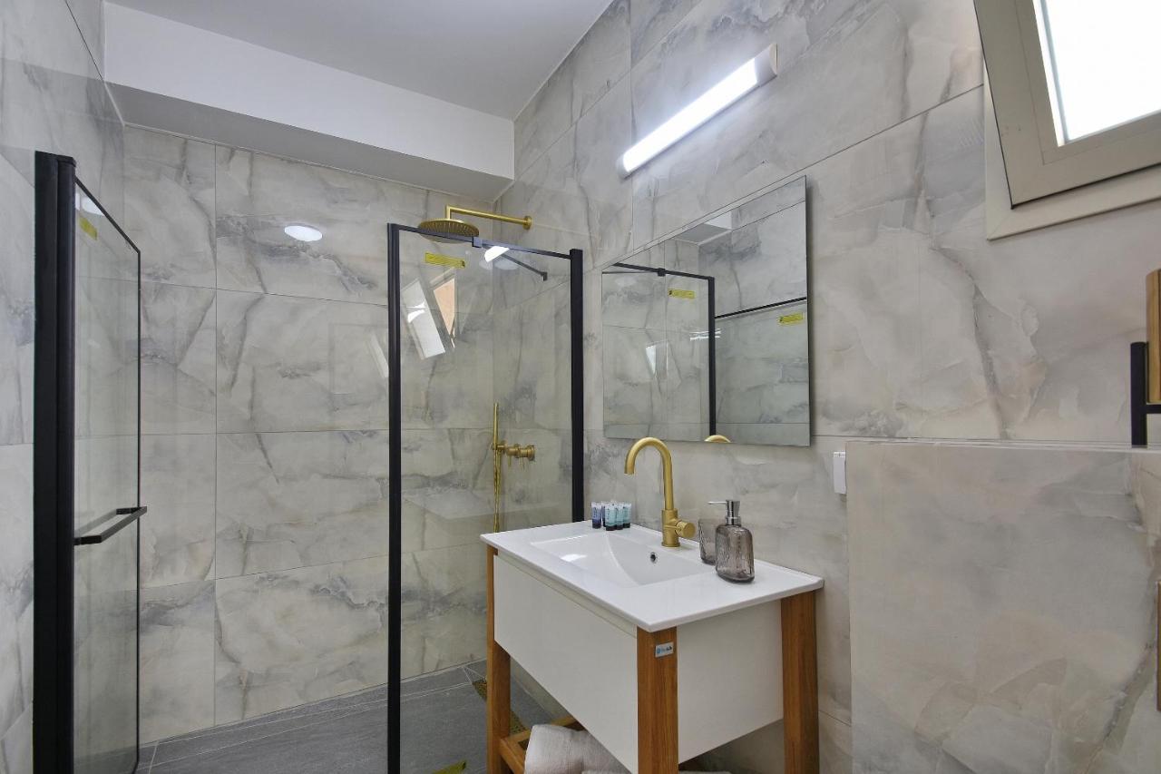 הסויטות של פולי Apartment Manot Exterior photo