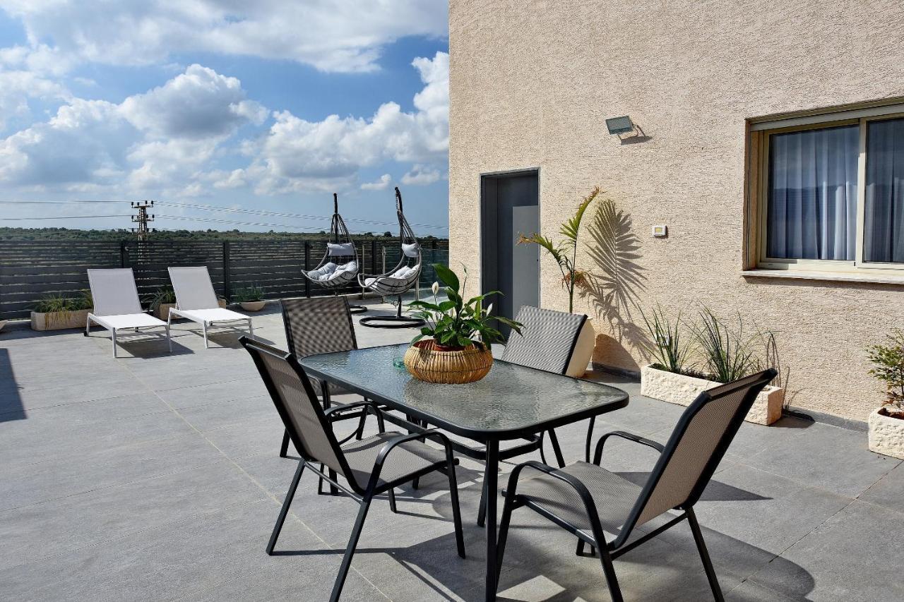 הסויטות של פולי Apartment Manot Exterior photo