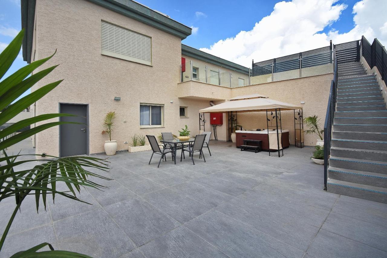 הסויטות של פולי Apartment Manot Exterior photo