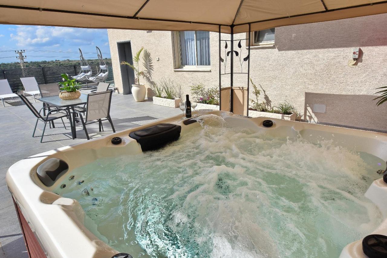 הסויטות של פולי Apartment Manot Exterior photo
