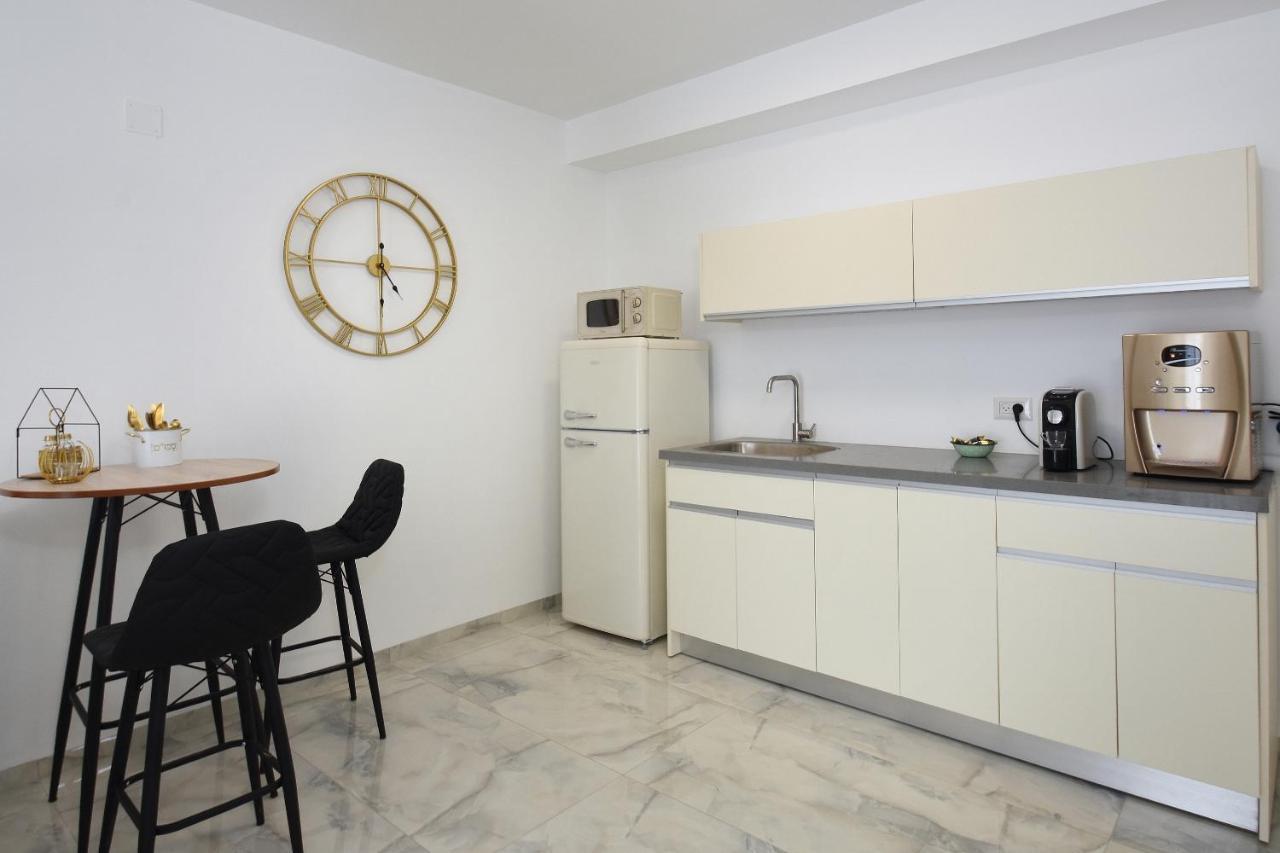 הסויטות של פולי Apartment Manot Exterior photo